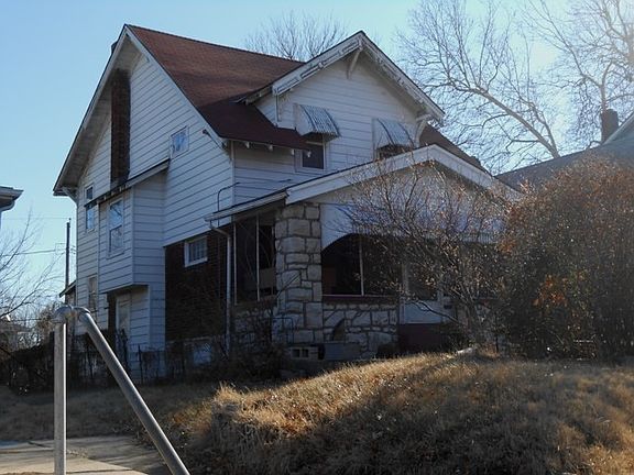 3rd image of 2921 Indiana Ave