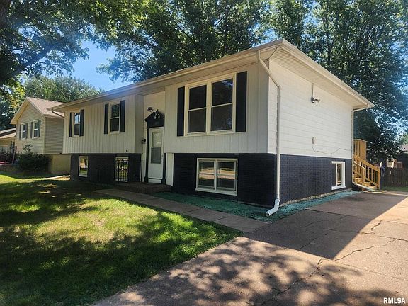 2nd image of 1811 Valley Dr