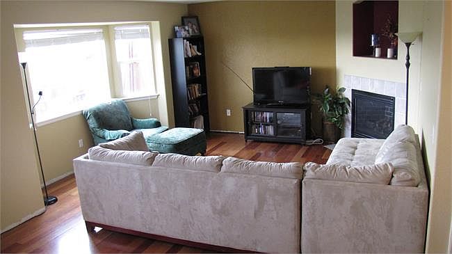 2nd image of 203 Hawthorn St