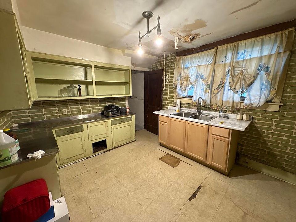 2nd image of 333 Jackson St