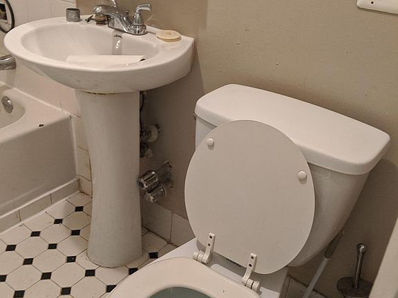 4th image of 260 Harrison Ave APT 201