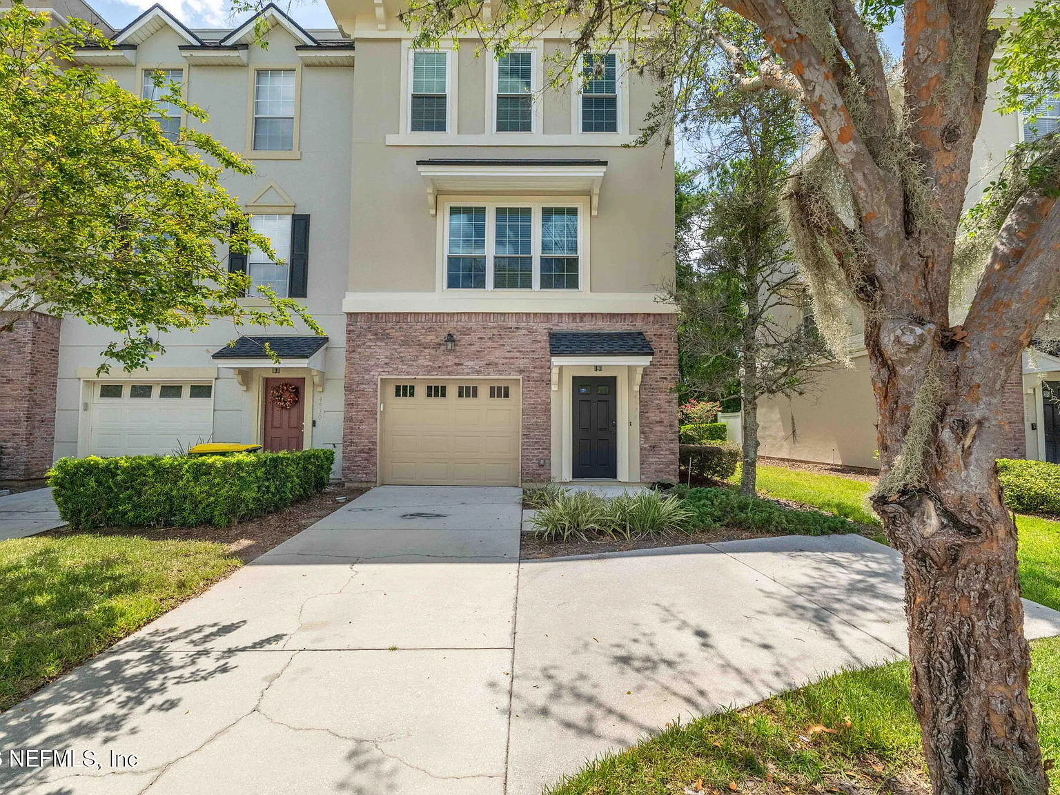 3 bed, 3.5 bath, 2142 sqft, $2,500 — Photo 2