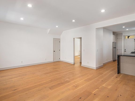 3rd image of 250 Columbia Pl