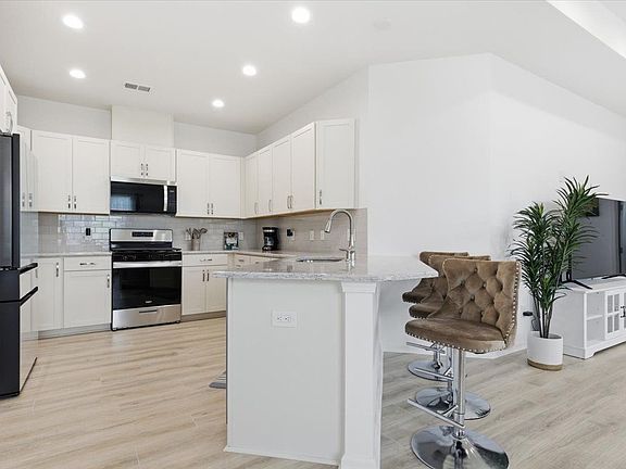 3rd image of 855 Weekend Ave