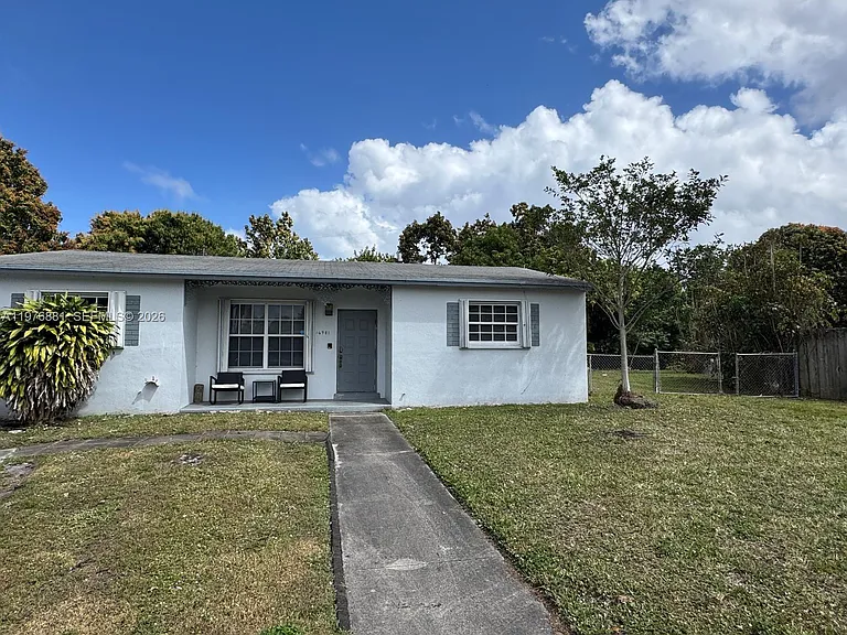 16981 NE 8th Ct — Photo 1