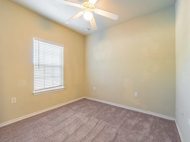 Pine Crest Apartments — Photo 27
