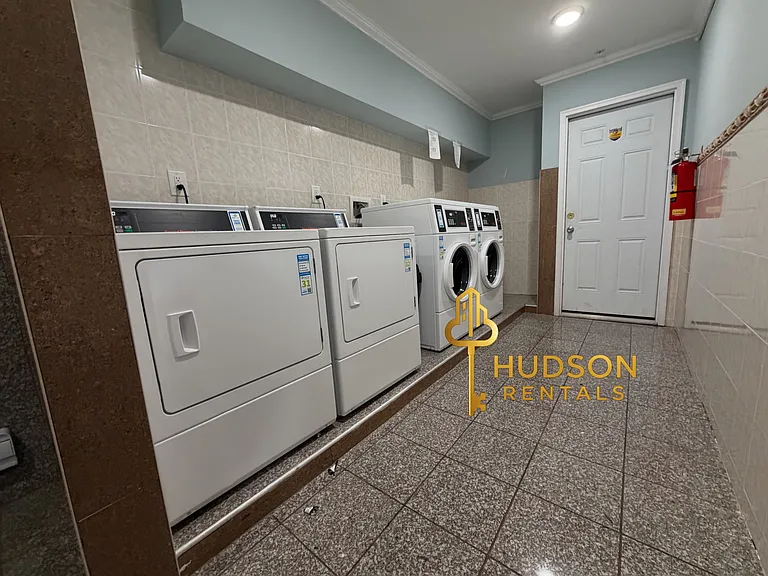 377 Danforth Ave #3 — Photo 5
