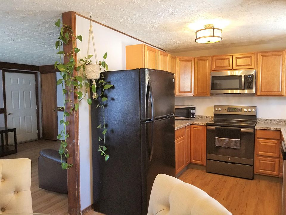 Open Floor Plan & brand new kitchen!