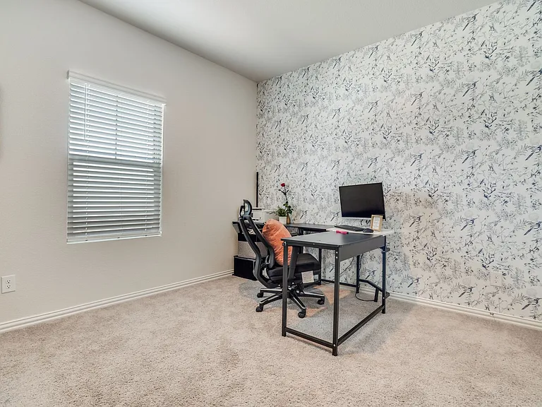 2401 Linto St — Photo 17