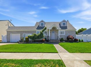 35 3rd Avenue, Massapequa Park, NY 11762
