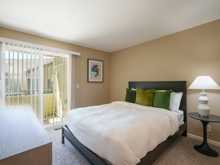 Woodland Hills Apartments — Photo 11