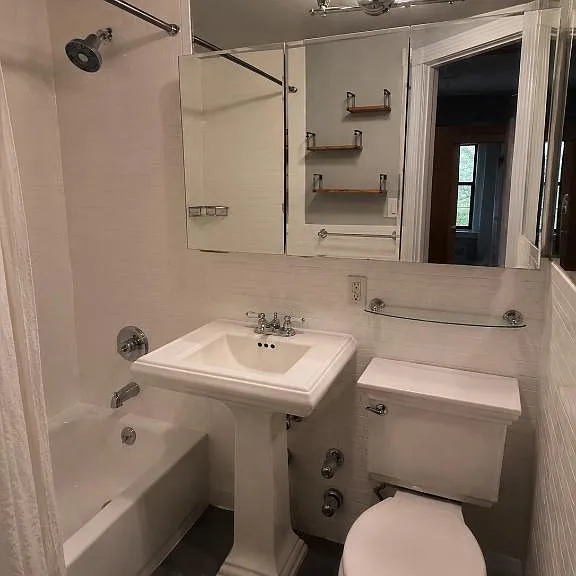 234 W 14th St #R2B — Photo 9