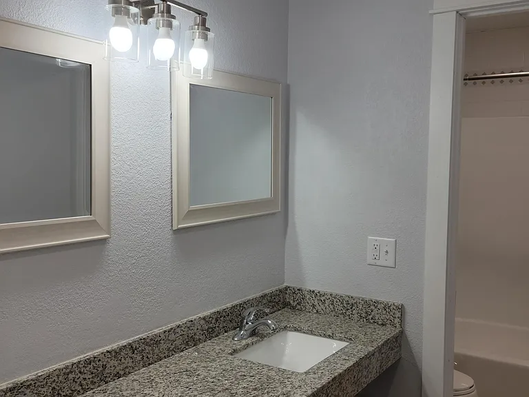 205 Oskaloosa St #203 — Photo 7