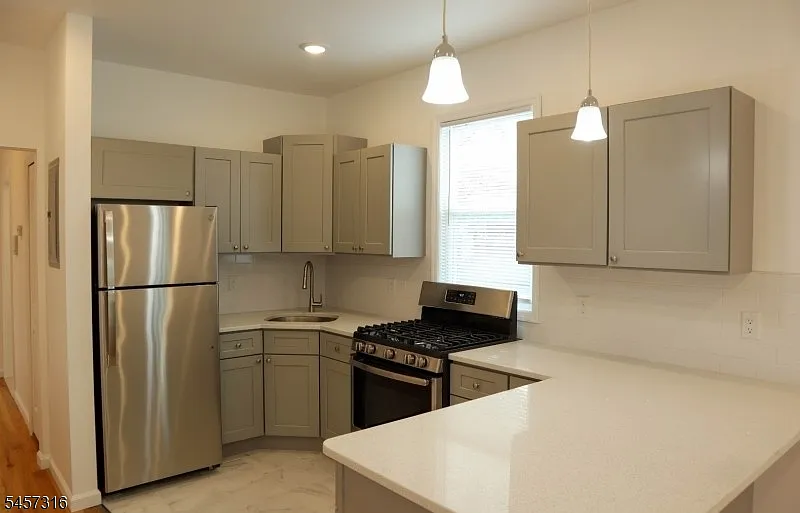 2 bed, 1.0 bath, $1,800 — Photo 1