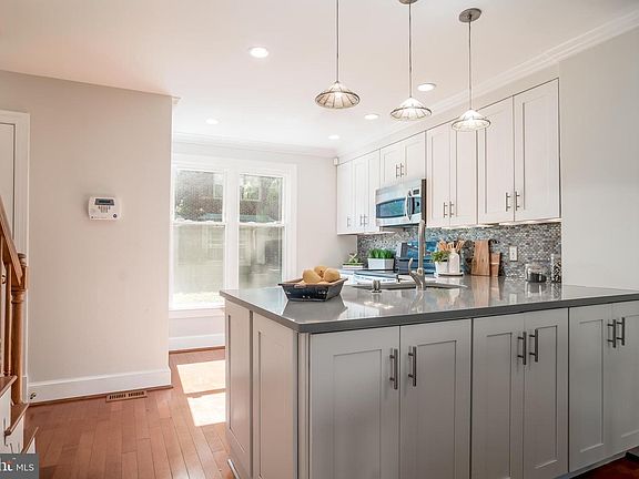 4th image of 506 Colecroft Ct