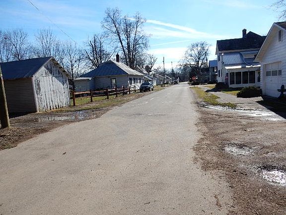 Exterior Neighborhood (street photo)