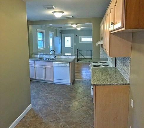 5th image of 732 Washington St #1