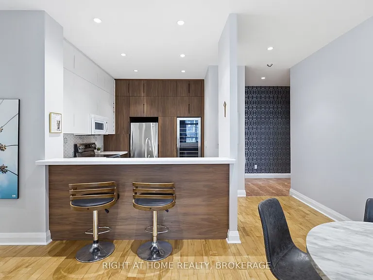 8 Wellesley St E #802 — Photo 10
