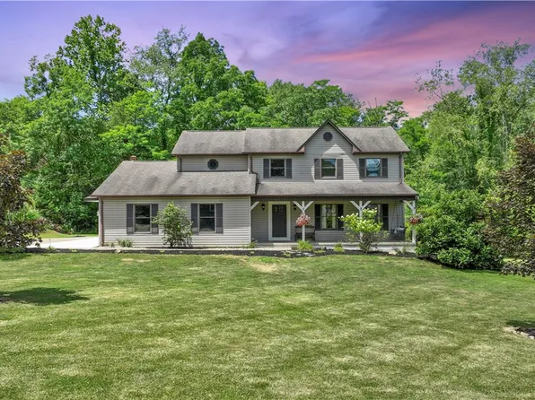 132 Presidents Dr, Ligonier, PA 15658