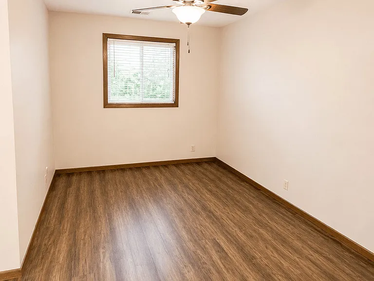 1102 Heeler Ave — Photo 4