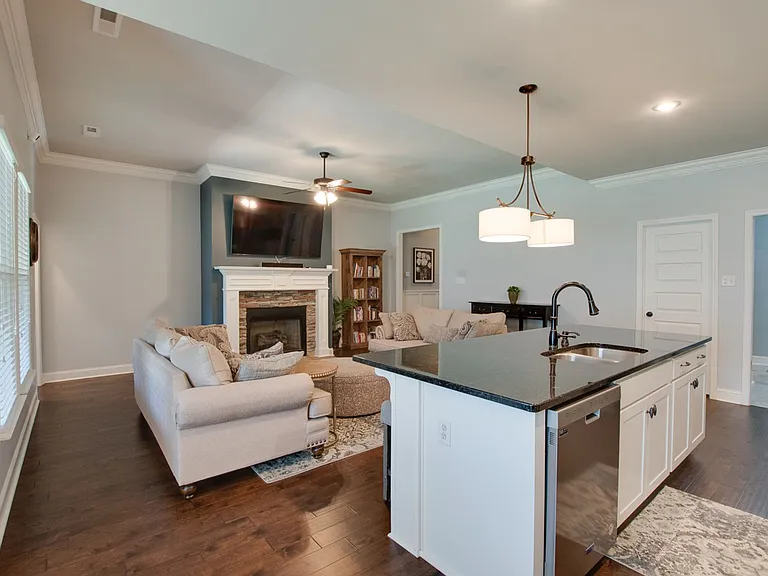 3023 Peevey Creek Ln — Photo 2