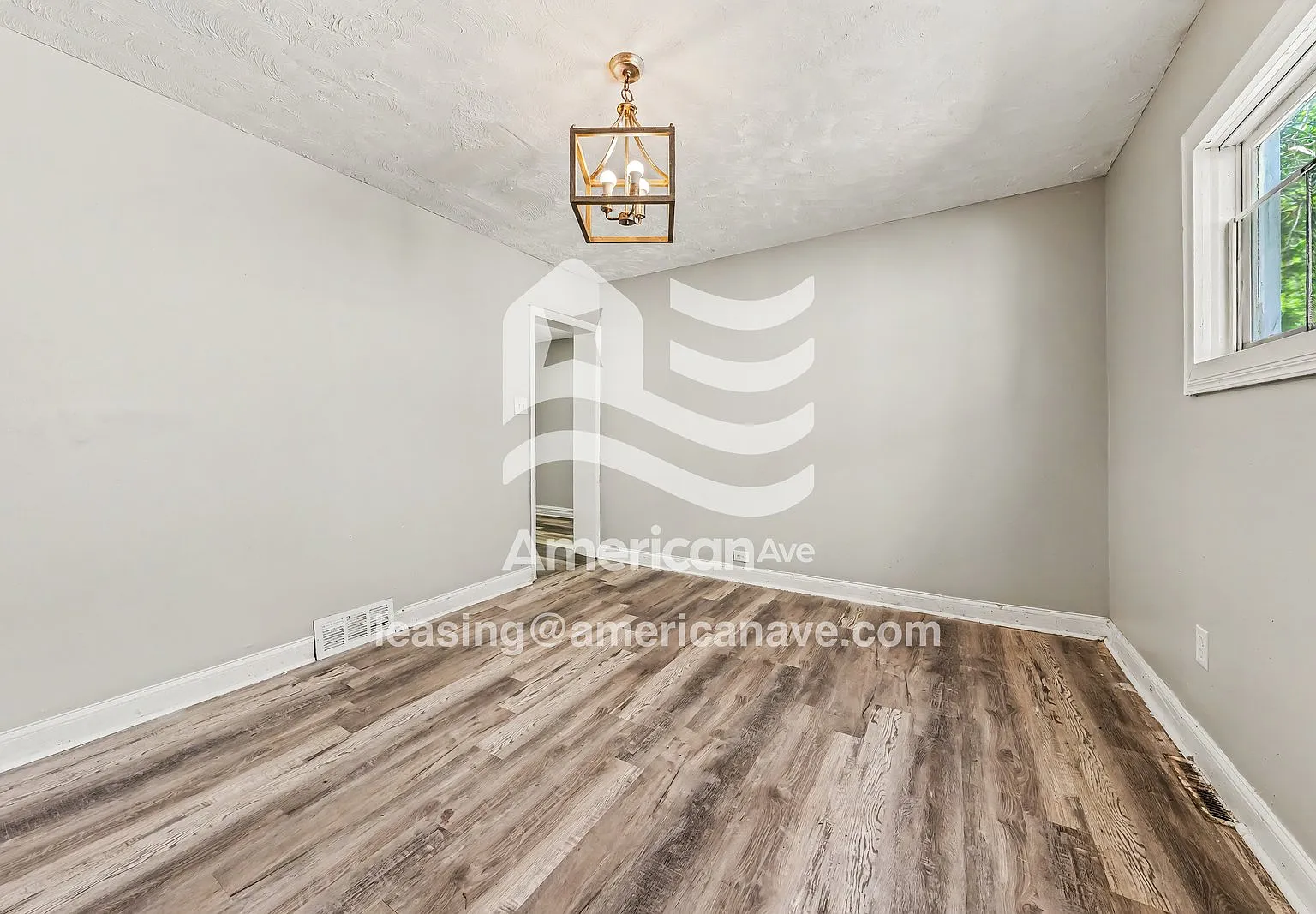 3 bed, 1.5 bath, 1419 sqft, $1,572 — Photo 4