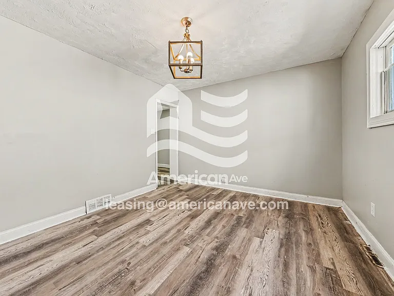 1067930_004_dining_room_4.jpg