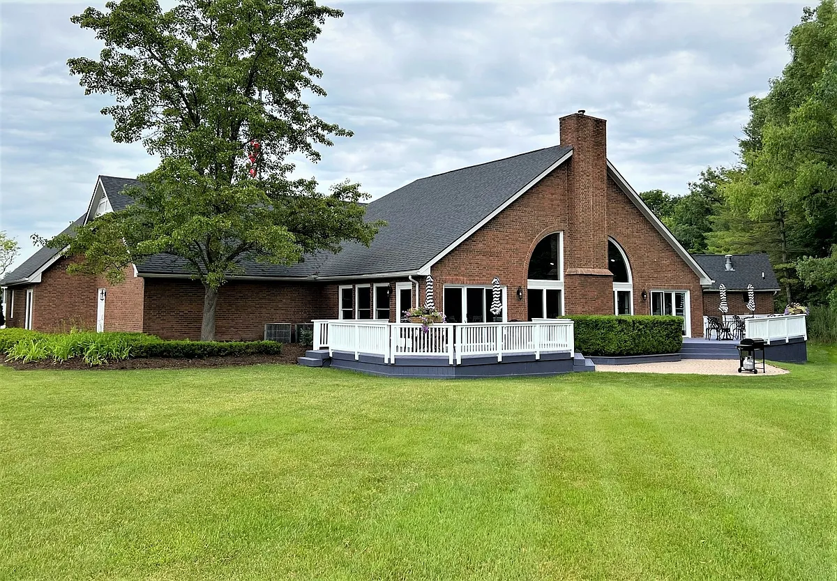 Building Photo - Grand Blanc Crossing