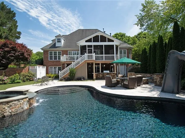 211 Surrey Path Ct, Winston Salem, NC 27104