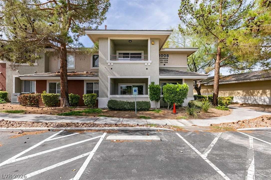 3 bed, 2.0 bath, 1338 sqft, $1,695 — Photo 1