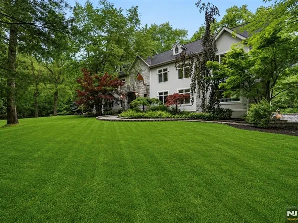 11 Pine Tree Dr, Saddle River, NJ 07458