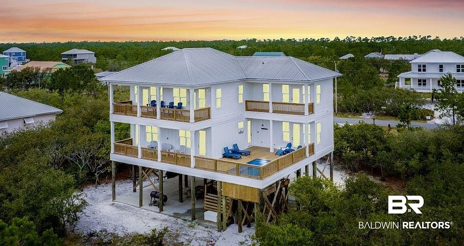 1st image of 6618 Driftwood Dr