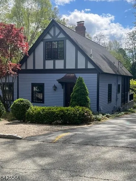 37 Colles Ave