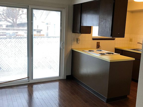 3rd image of 1111 W Garland Ave