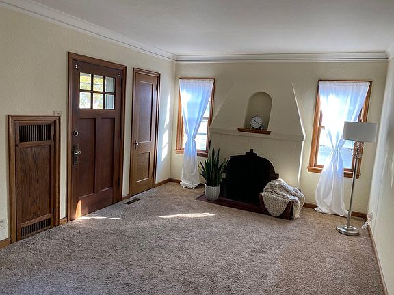 2nd image of 2914 Johnson St NE