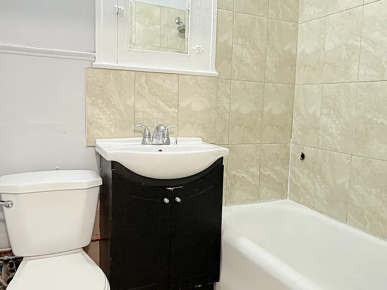 524 Pitt St W #103 — Photo 12