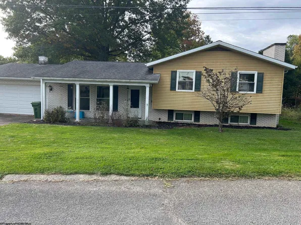 1301 Heritage Pl, Morgantown, WV 26505