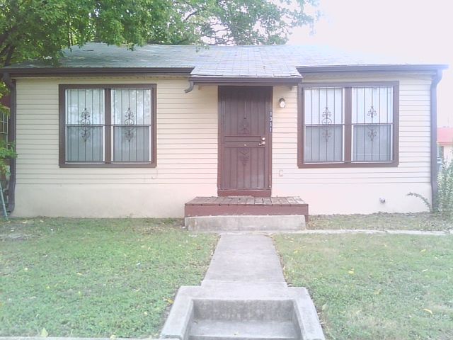 1st image of 1311 Pecan Valley Dr