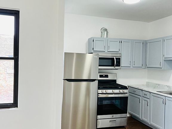 3rd image of 2831 W Washington Blvd #3