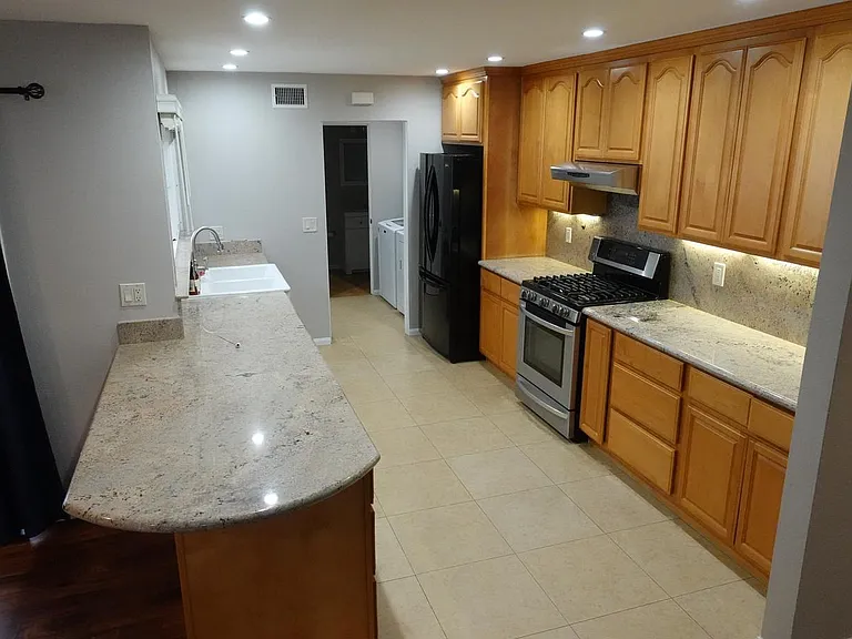 1006 Maertin Ln — Photo 7