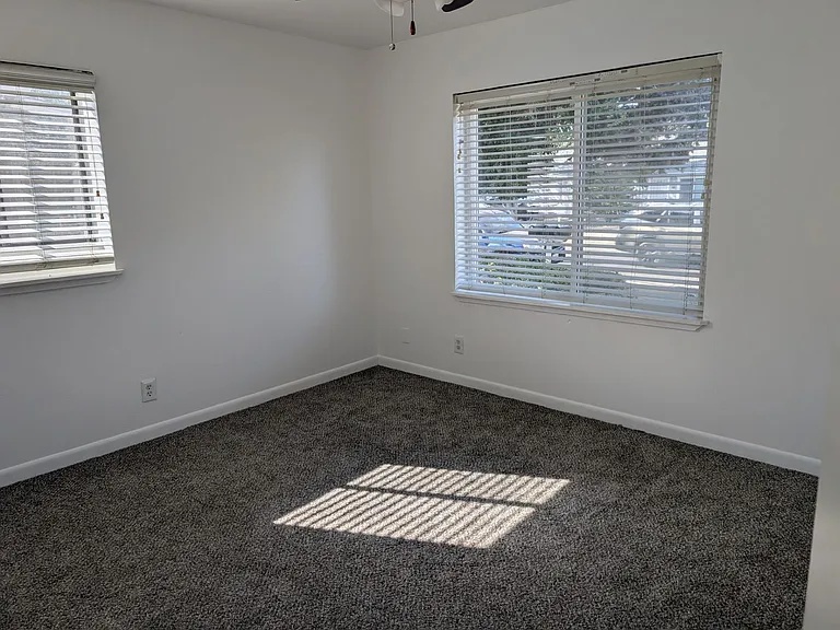 2305 Woolner Ave — Photo 8