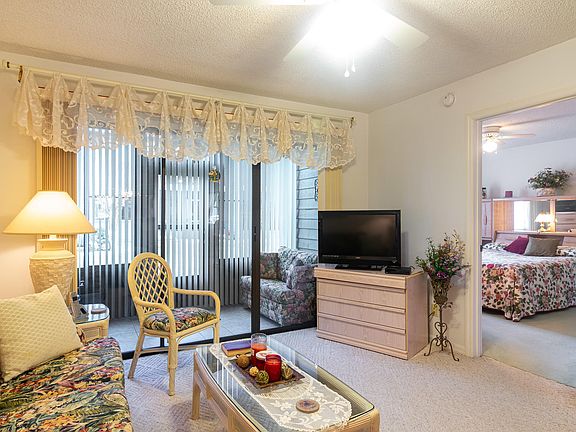 3rd image of 1735 Harrison St APT 132