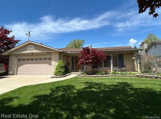 14820 Old Town Dr, Riverview, MI 48193
