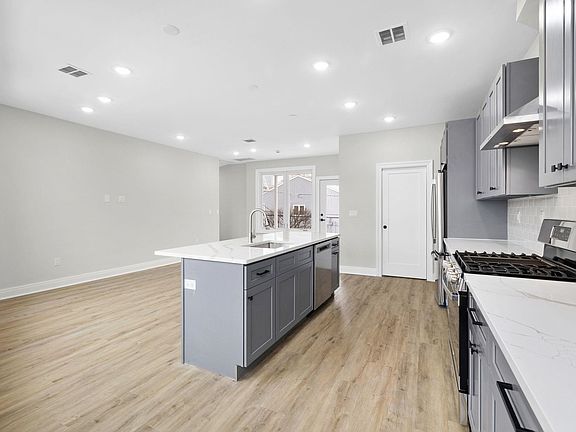 5th image of 67 Henry St #2