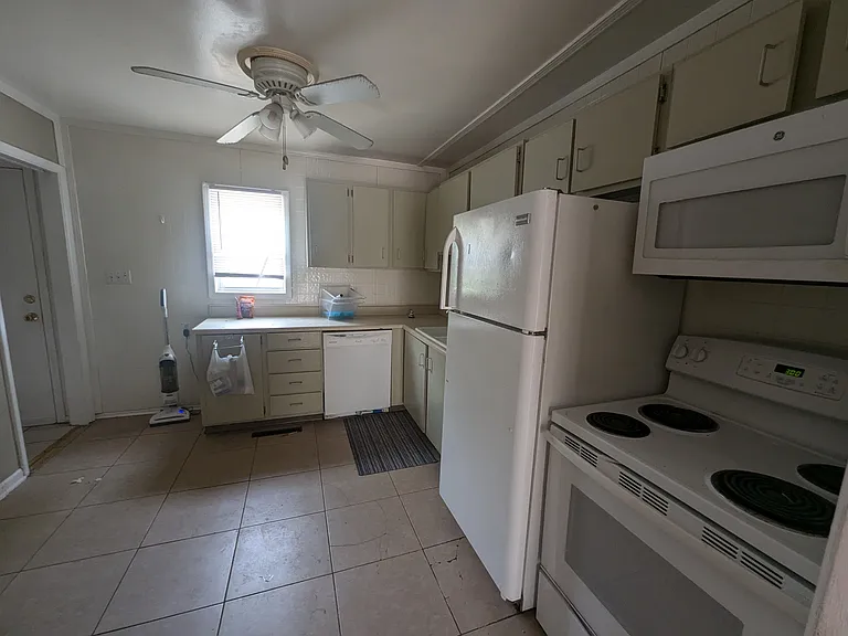 630 NE 90th St #1 — Photo 8