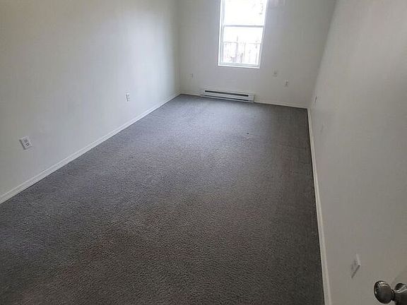 5th image of 1059 Main St APT 1B