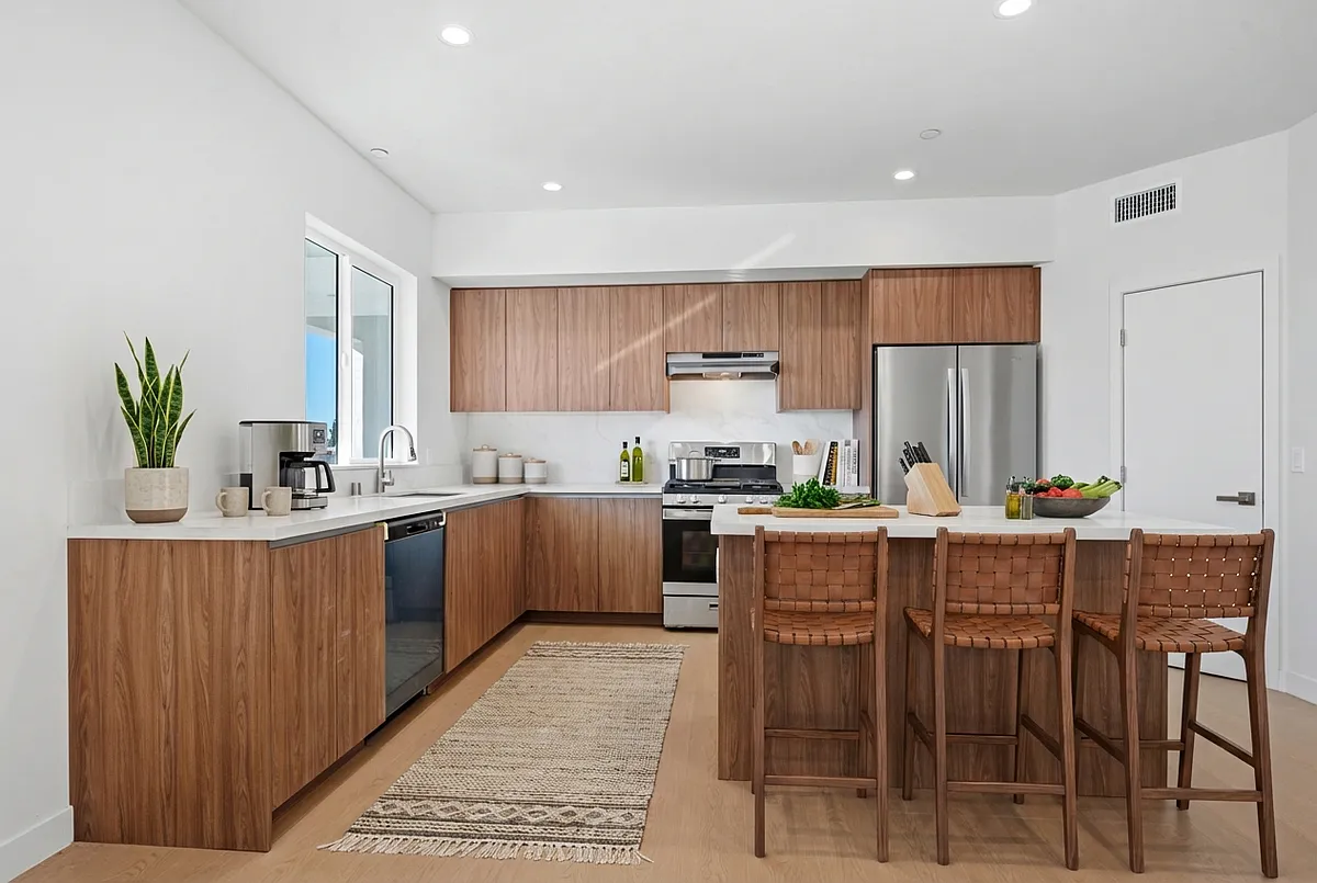 Photo 2 of 10 - 1717 N Winona Blvd #202 - Los Angeles, CA Building Photo - 1717 N Winona Blvd #202