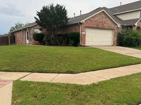 2152 Ingrid Ln, Fort Worth, TX 76131