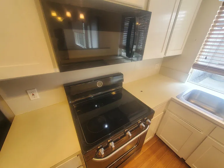 2419 W Grand Ronde Ave #D — Photo 14