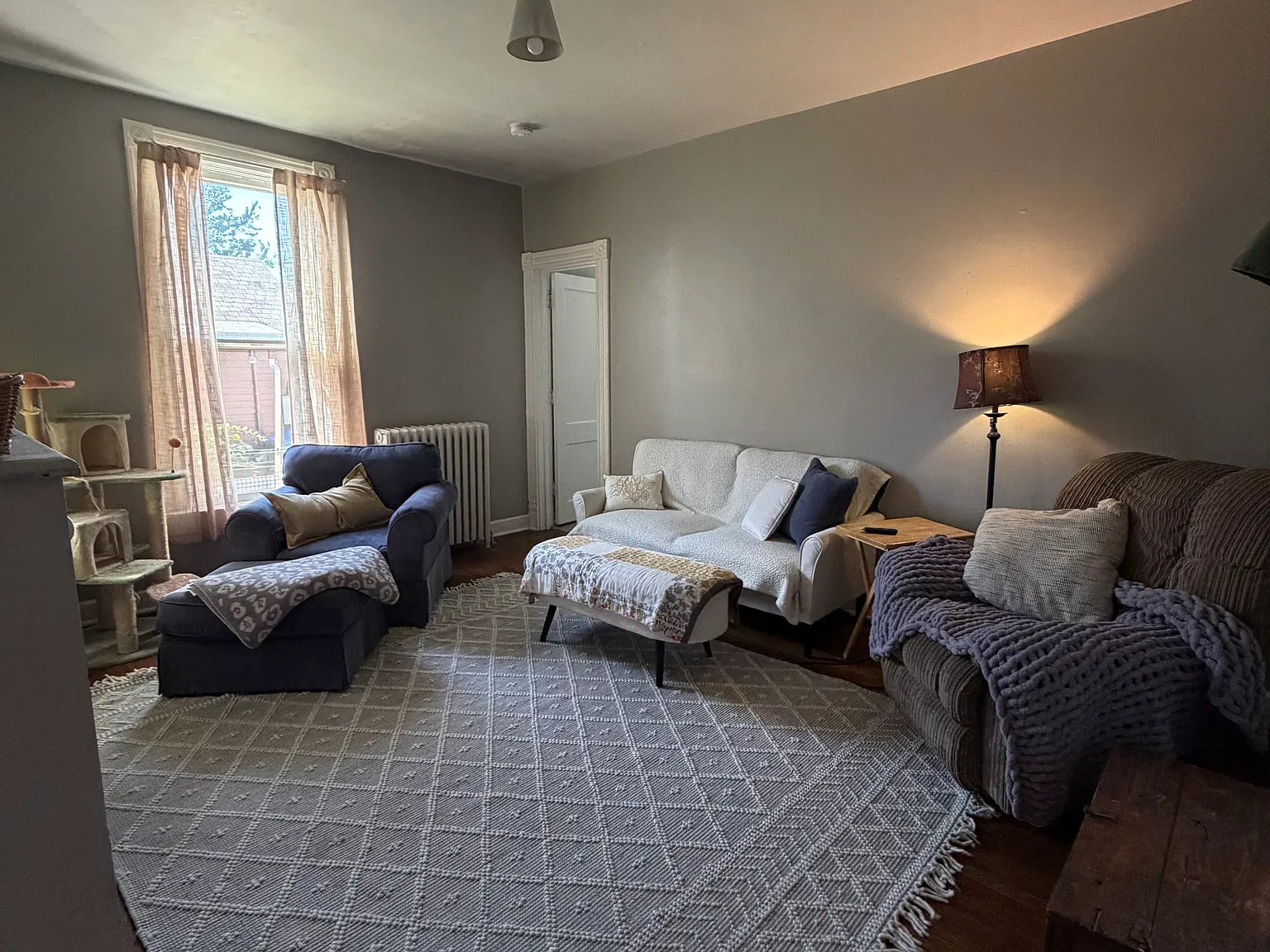 2 bed, 450 sqft, $875 — Photo 2